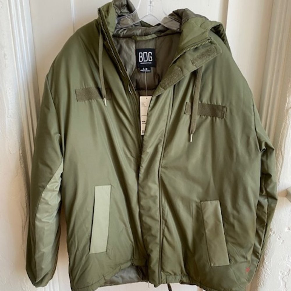 *NWT* BDG URBAN OUTFITTERS DOWN HOODED PARKA MOSS COLOR MENS US SIZE L